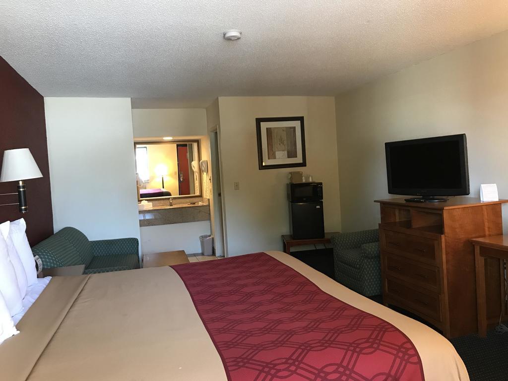 Red Carpet Inn Norwalk Exterior photo