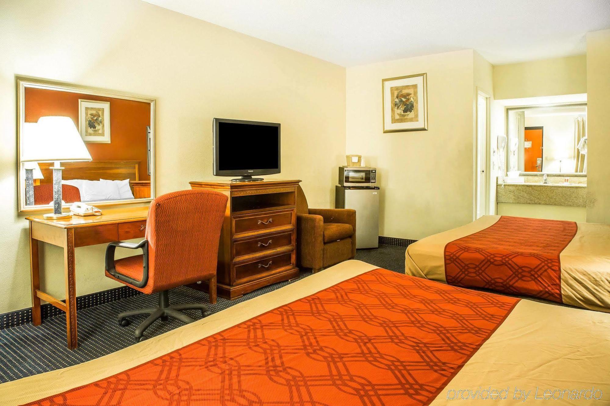 Red Carpet Inn Norwalk Exterior photo