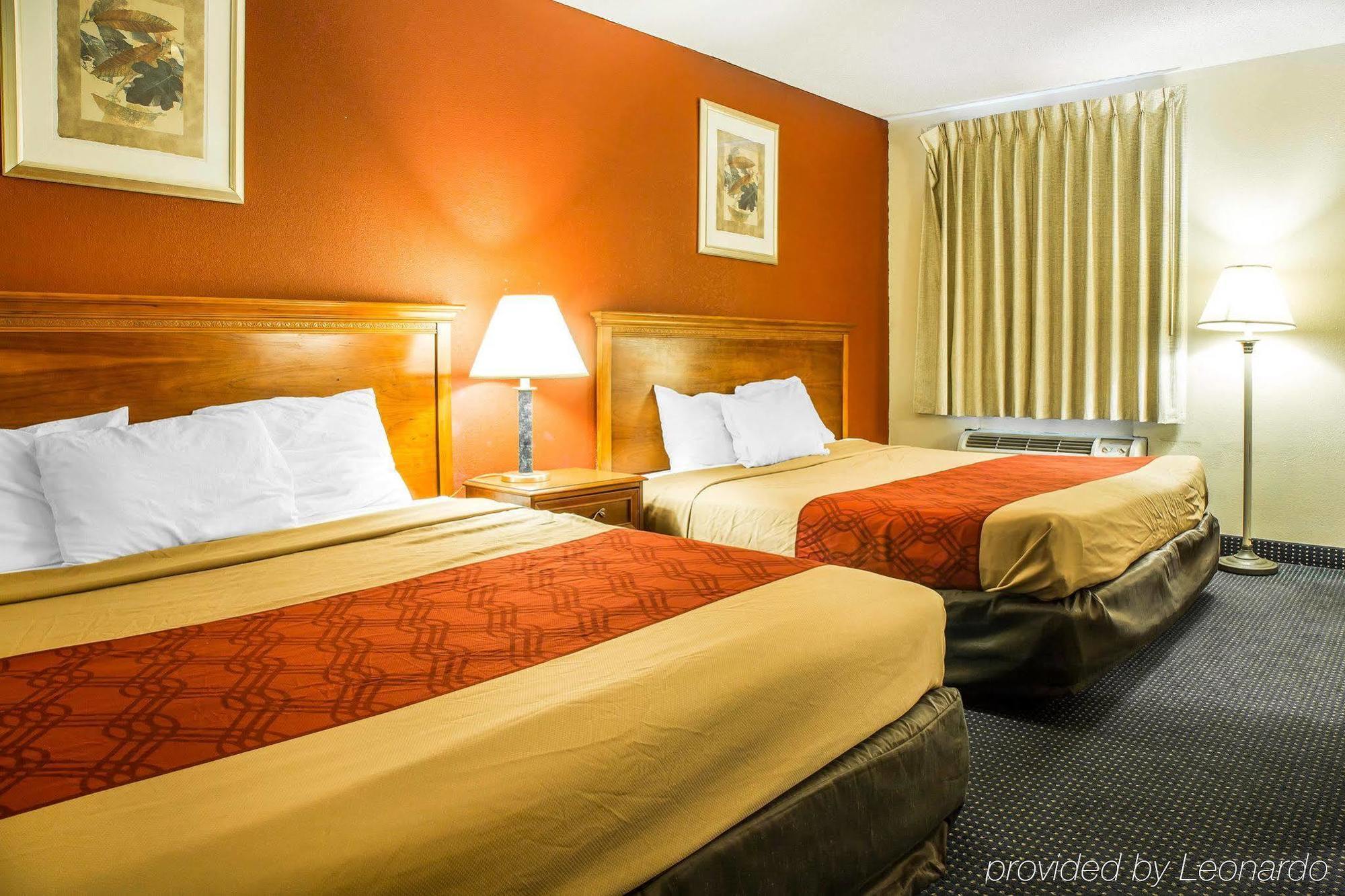 Red Carpet Inn Norwalk Exterior photo